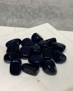Pedra-Goldstone-Azul-rolada-produzida-