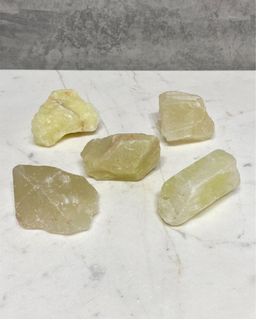 Pedra-Quartzo-com-enxofre-bruto