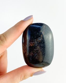 jaspe-negro-forma-sabonete-mao