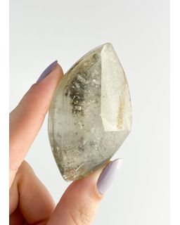 quartzo-cristal-polido-xama-mao