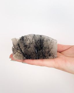 turmalina-preta-no-quartzo-pedra-bruta