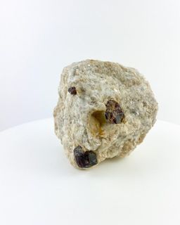pedra-granada-na-matriz-bruta
