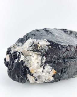 pedra-turmalina-preta-bruta