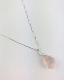 colar-conexao-prata-pedra-quartzo-rosa-comprar
