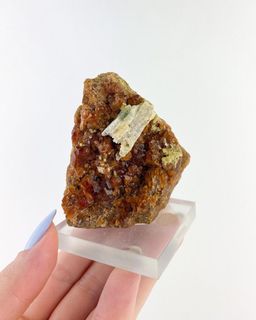 pedra-granada-espessartita-na-base-acrilica